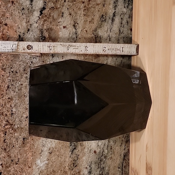 Vintage black glass hexagon vase - Picture 5 of 9